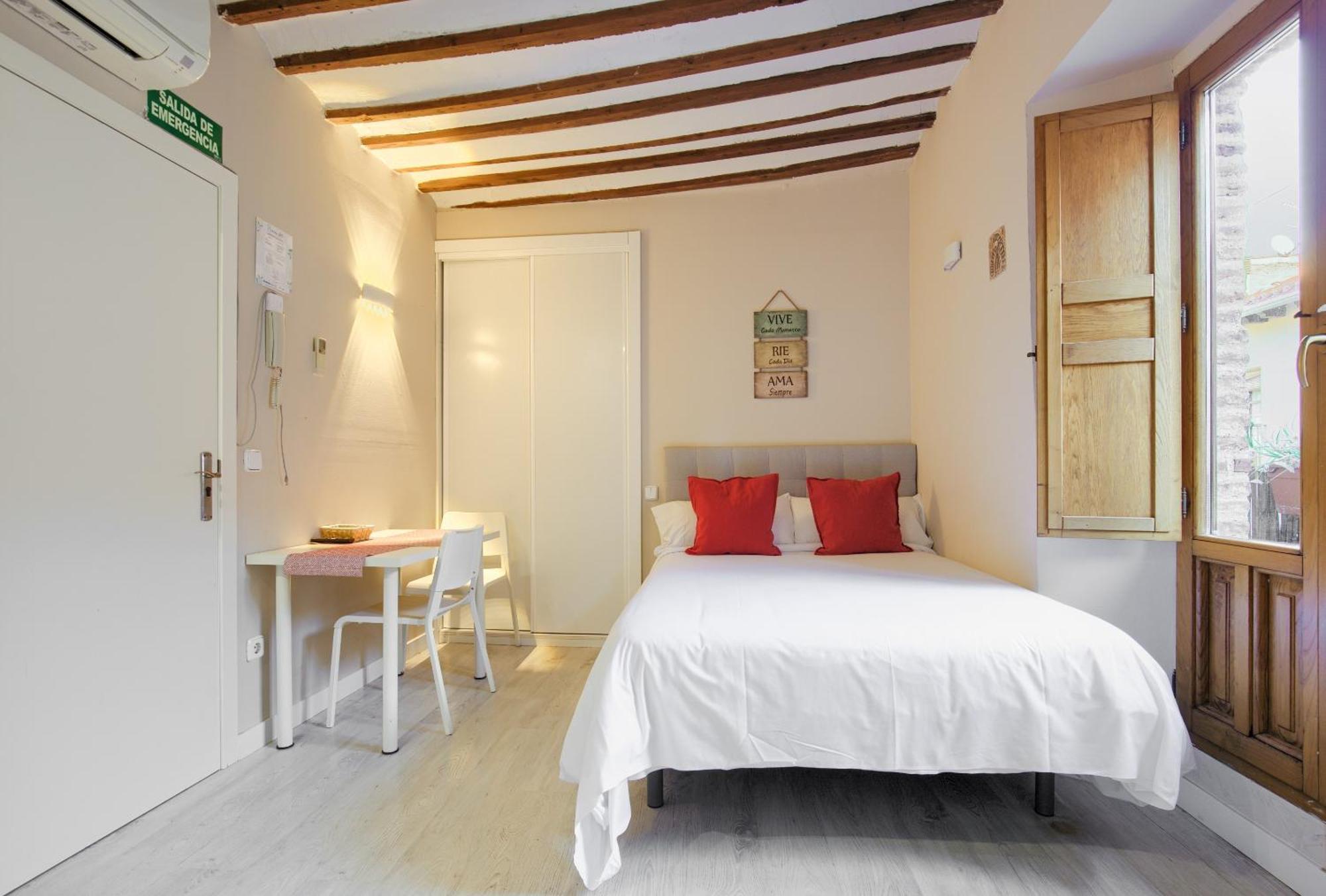 Apartamentos Ryc Alcala de Henares Bagian luar foto